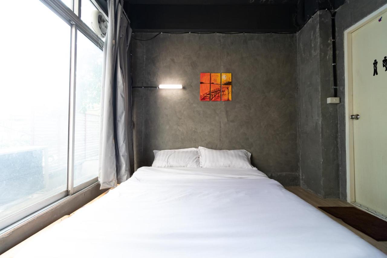 בנגקוק The Beds Ever Hostel (Adults Only) מראה חיצוני תמונה