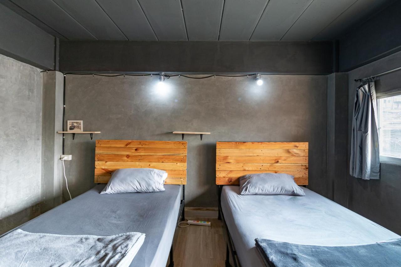 בנגקוק The Beds Ever Hostel (Adults Only) מראה חיצוני תמונה