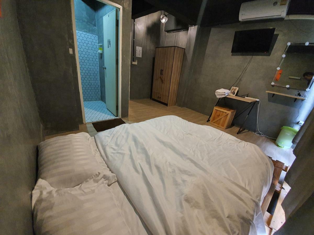 בנגקוק The Beds Ever Hostel (Adults Only) מראה חיצוני תמונה